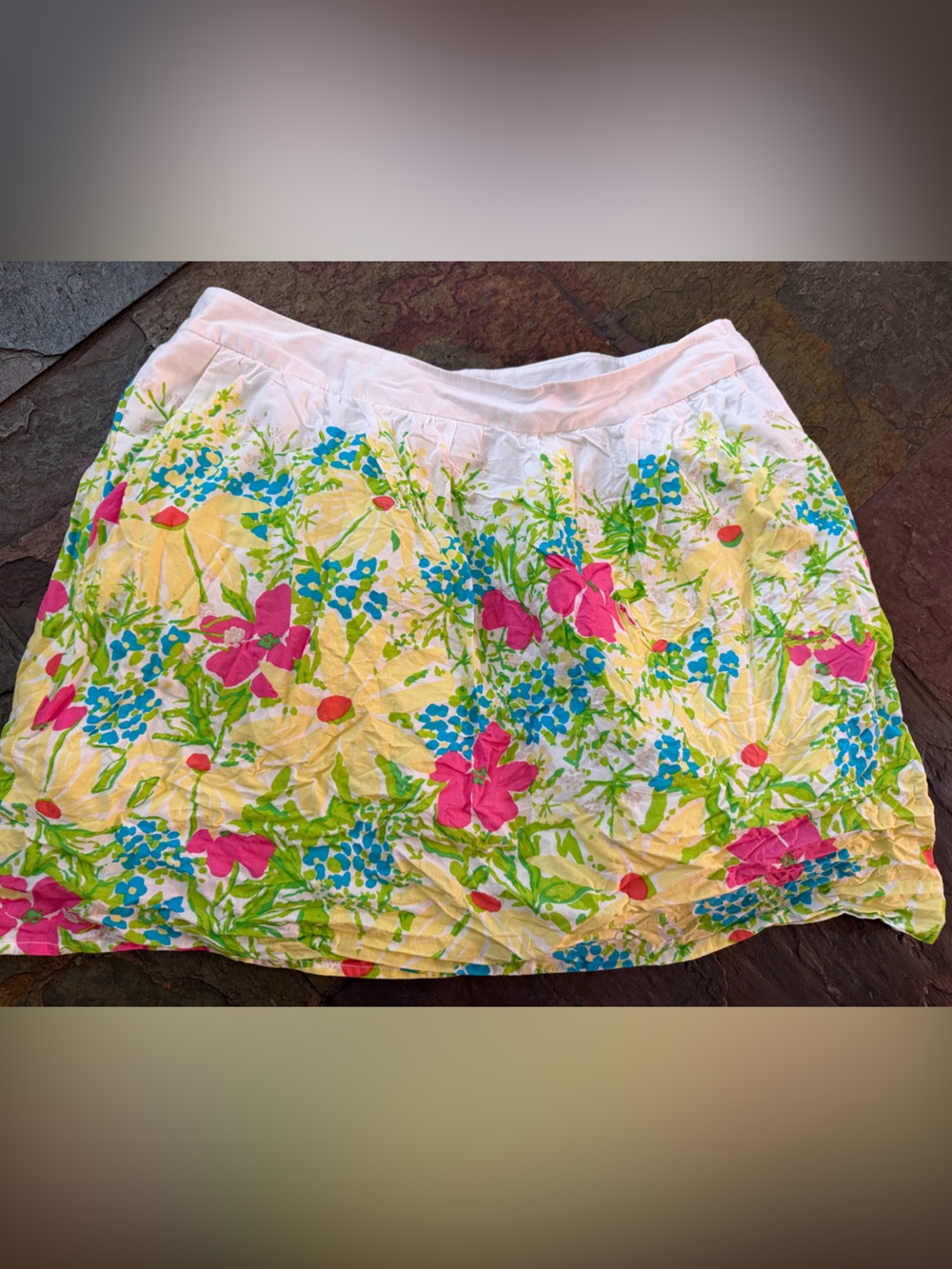 Lilly Pulitzer  Floral mini 100 cotton skirt. Lined sz 6. Side Zipper